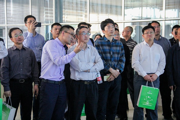 ��С������һ�� ȡʒɽ�ǻ��r(n��ng)�I(y��)��ƽ�_(t��i)�R��(b��o)