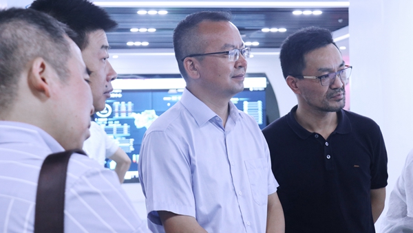 杭州市科技局局長(zhǎng)趙喜凱一行蒞臨托普云農(nóng)考察調(diào)研(圖2)